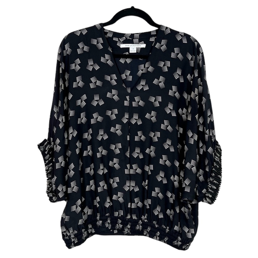 DIANE VON FURSTENBERG Classic Dressy black and white Silk Blend Top size Medium